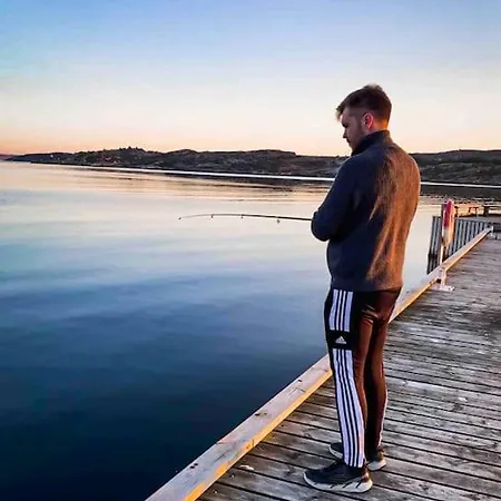Austefjorden Hytte Ved Havet!