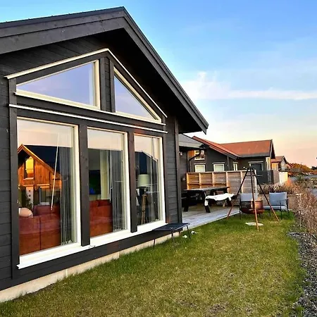 Austefjorden Hytte Ved Havet! * Forland