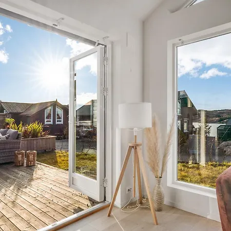 Austefjorden Hytte Ved Havet! * Forland