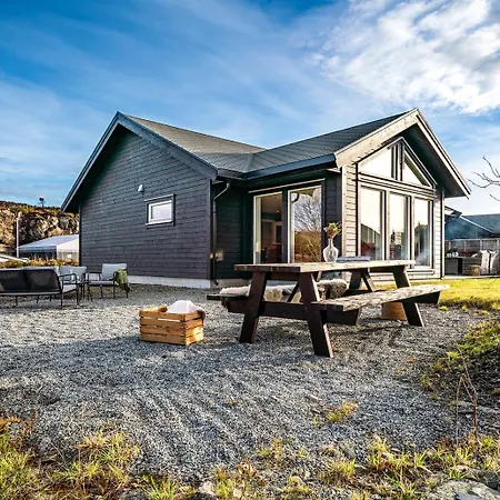 Austefjorden Hytte Ved Havet! * Forland