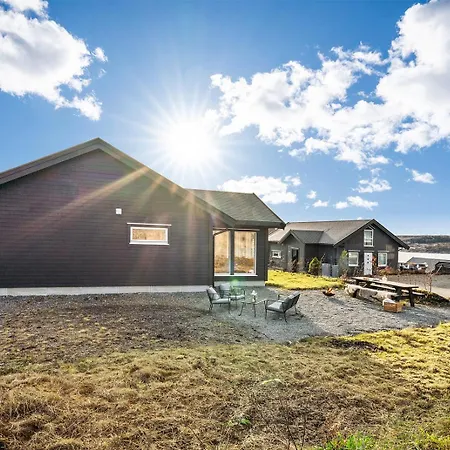 Austefjorden Hytte Ved Havet! * Forland